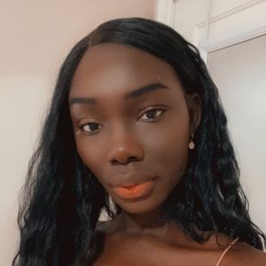 Meet your Posher, Stella